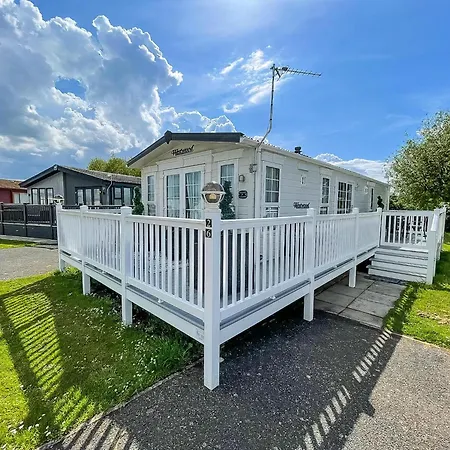 Beautiful Caravan At Manor Park In Hunstanton Beach, Norfolk Ref 23026H Exterior photo