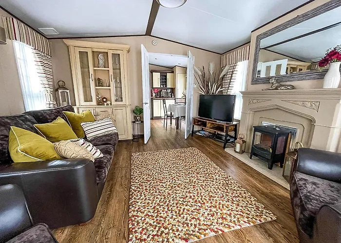 Beautiful Caravan At Manor Park In Hunstanton Beach, Norfolk Ref 23026H