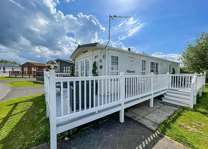 Beautiful Caravan At Manor Park In Hunstanton Beach, Norfolk Ref 23026H
