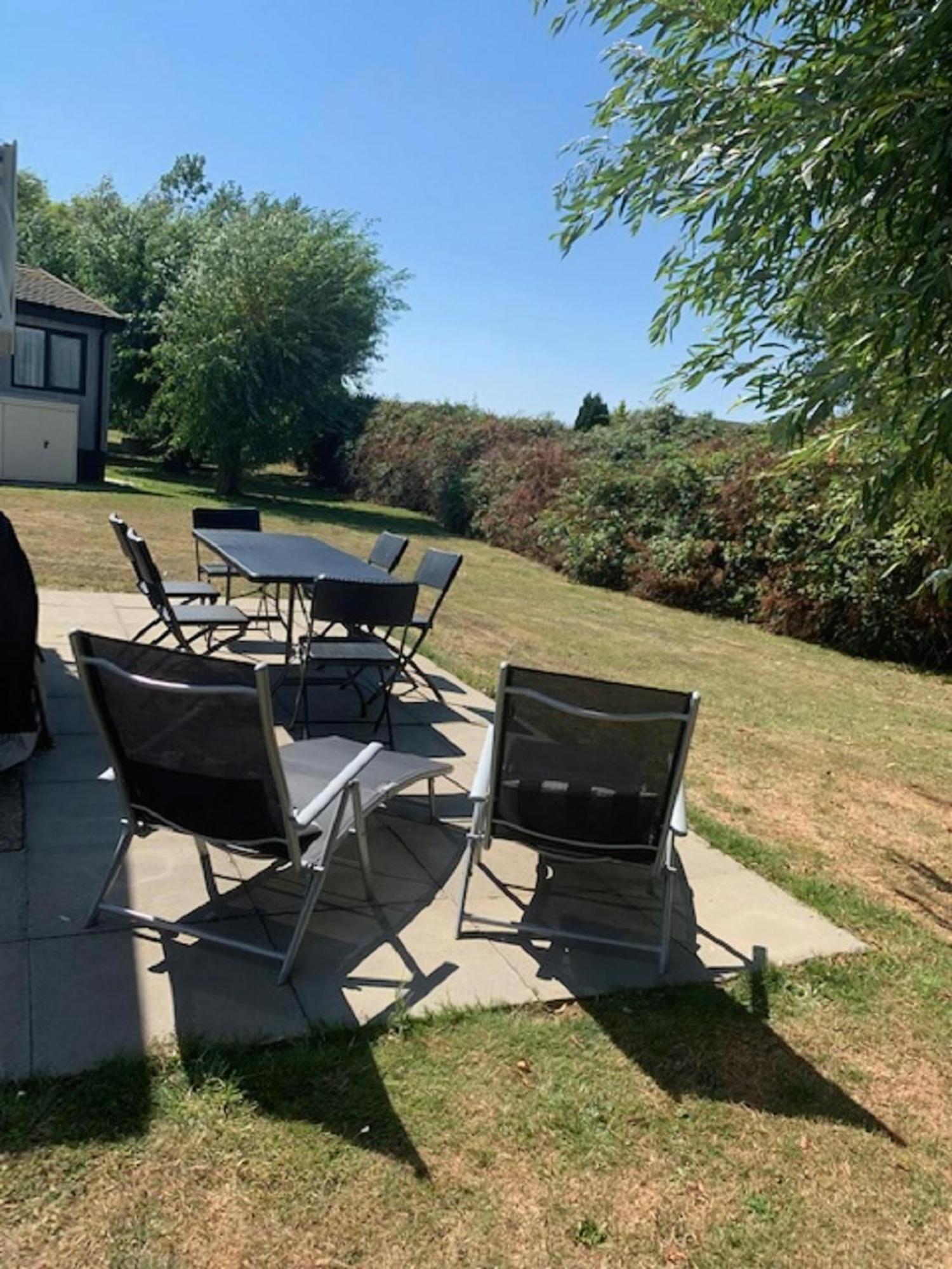 Beautiful Caravan At Manor Park In Beach, Norfolk Ref 23026h Campingplatz